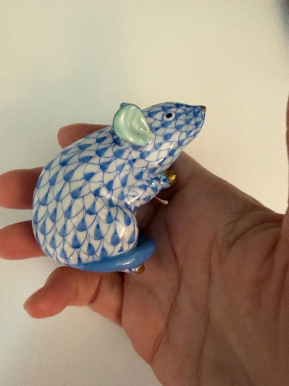 Herend Hand-Painted Porcelain Blue & White Fishnet Mouse Figurine